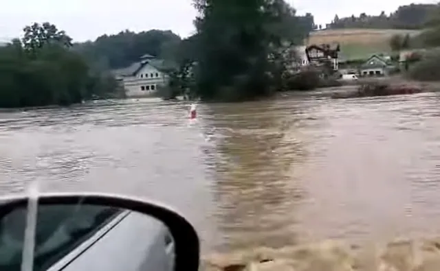 Zakopianka zalana przez powódź błyskawiczną, widok szokuje