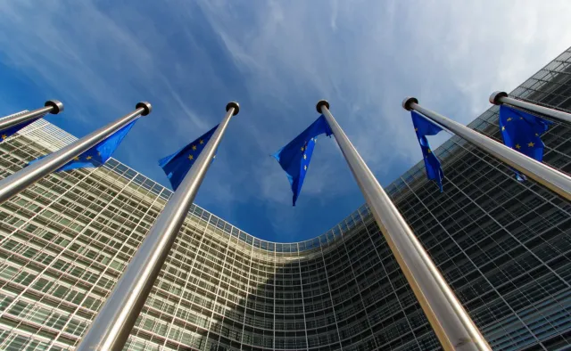 KE zatwierdziła polski program wsparcia firm dotkniętych pandemią