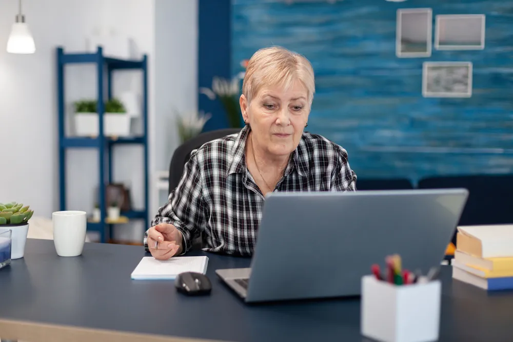 Mam 60 lat i 20 lat stażu pracy. Jaką emeryturę otrzymam?