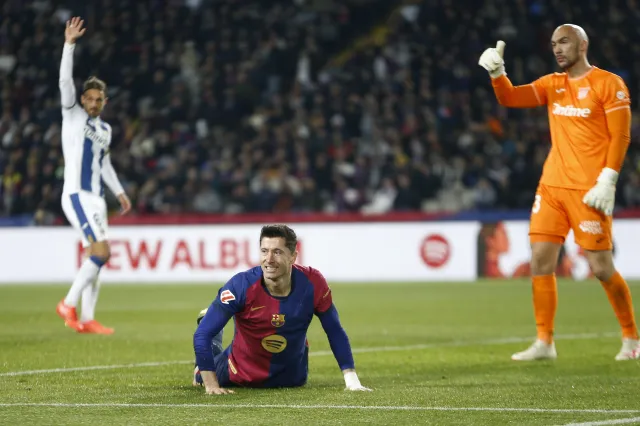Robert Lewandowski zaliczył trzy koszmarne pudła. Znów będzie krytykowany