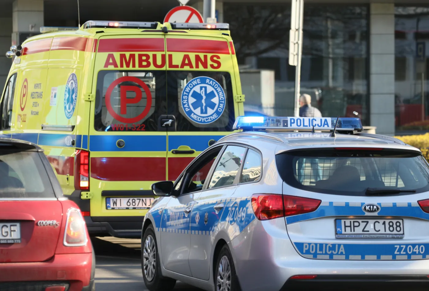 Karetka, policja