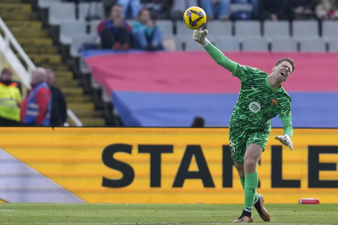Szczęsny numerem jeden do końca sezonu. To dlatego wygryzł Penę z bramki Barcelony