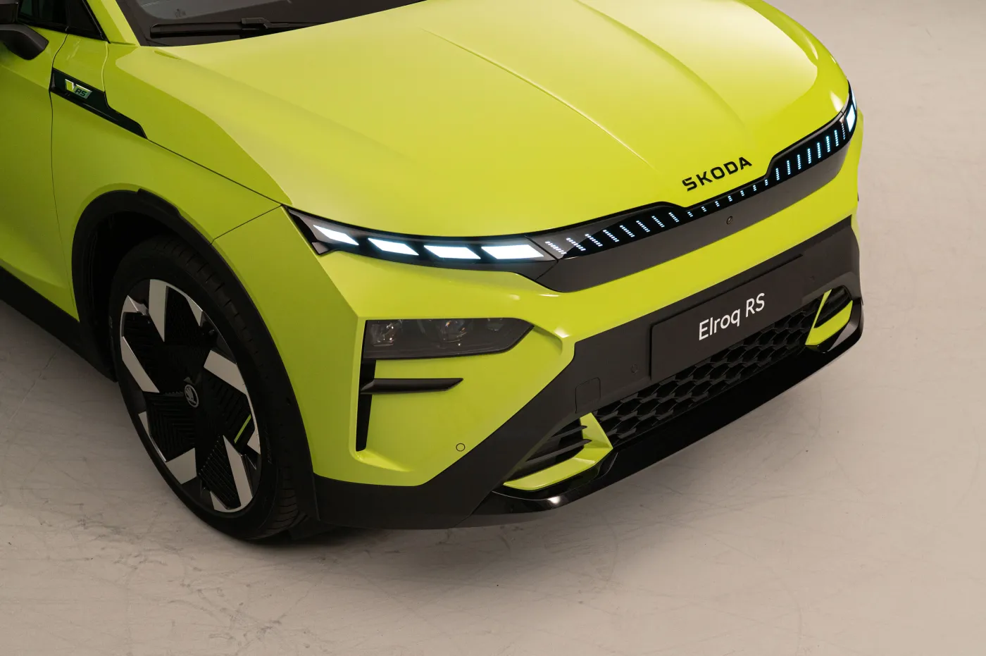 Nowa Skoda wjeżdża do Polski. Jest ładna, szybka i wygodna. Ile kosztuje?