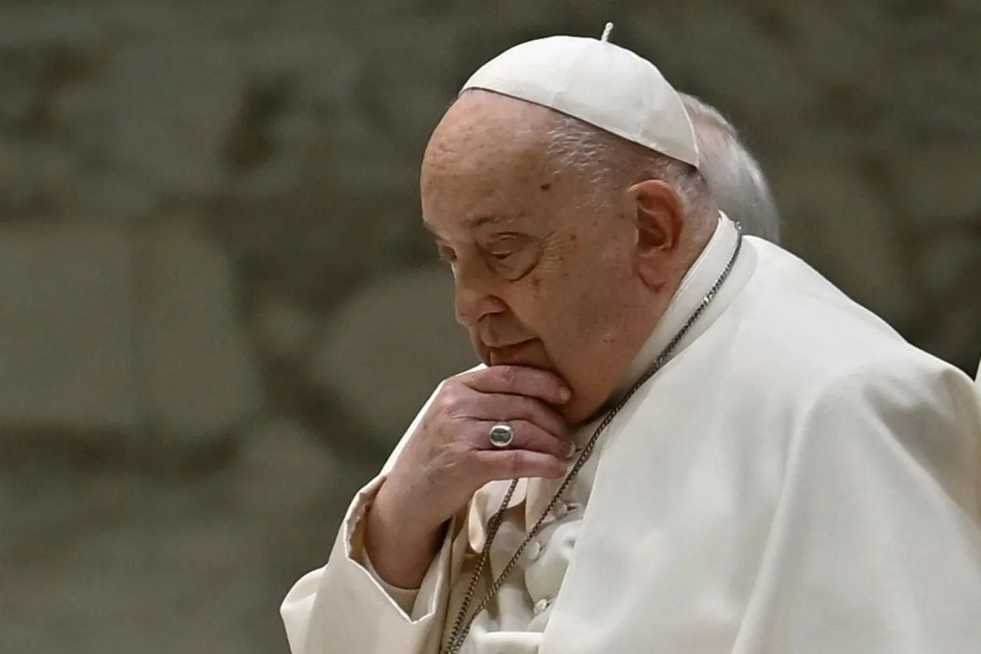 Papież Franciszek zmarł o godzinie 7.35 dnia 21 kwietnia 2025 roku w swoim apartamencie w Domu Świętej Marty