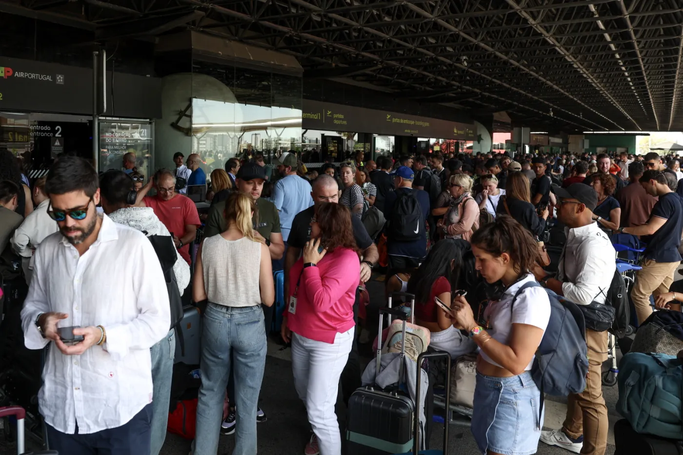 Portugal hit by massive blackout