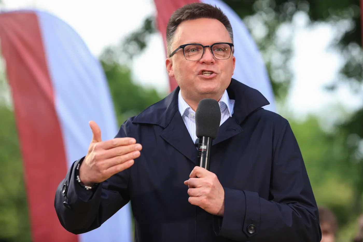Szymon Hołownia pozywa posłów PiS w trybie wyborczym. "Z kłamcami do sądu"