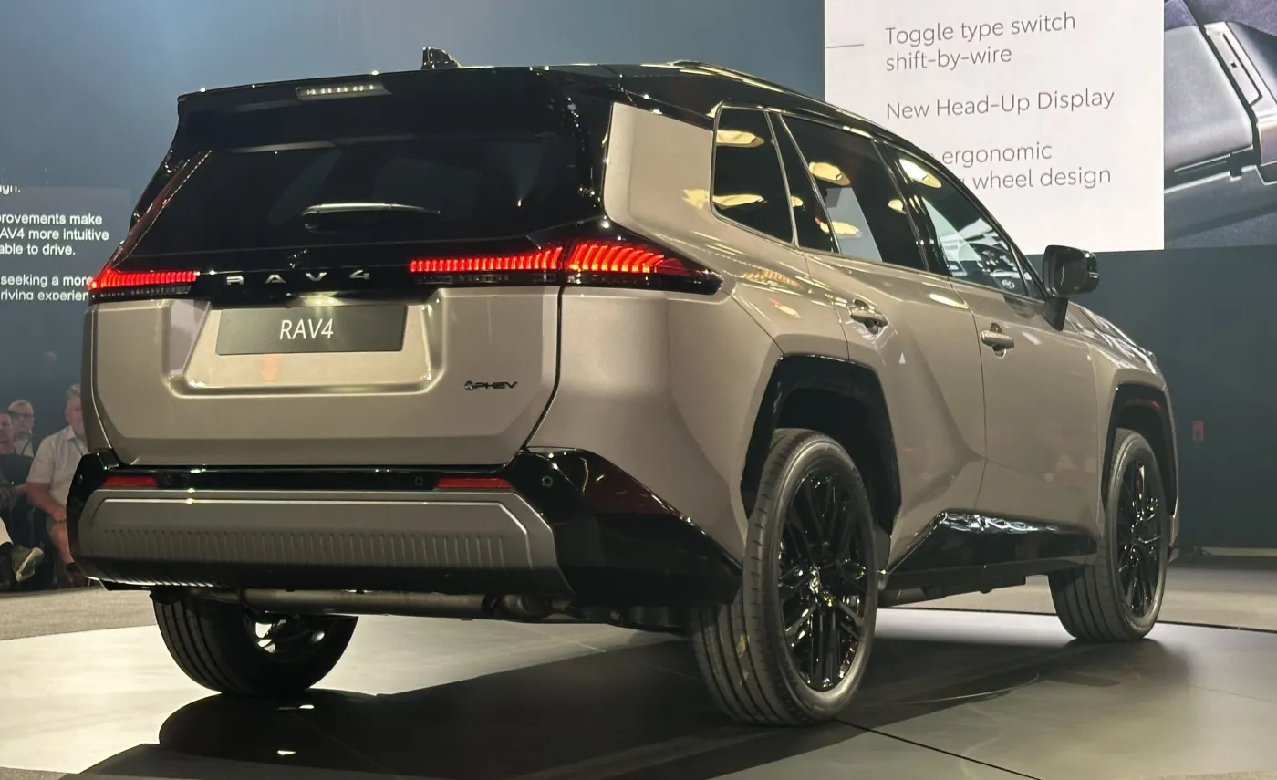 Nowa Toyota to cios w chińskie SUV-y. Jest oszczędna, szybka i wygodna. Cena hitem