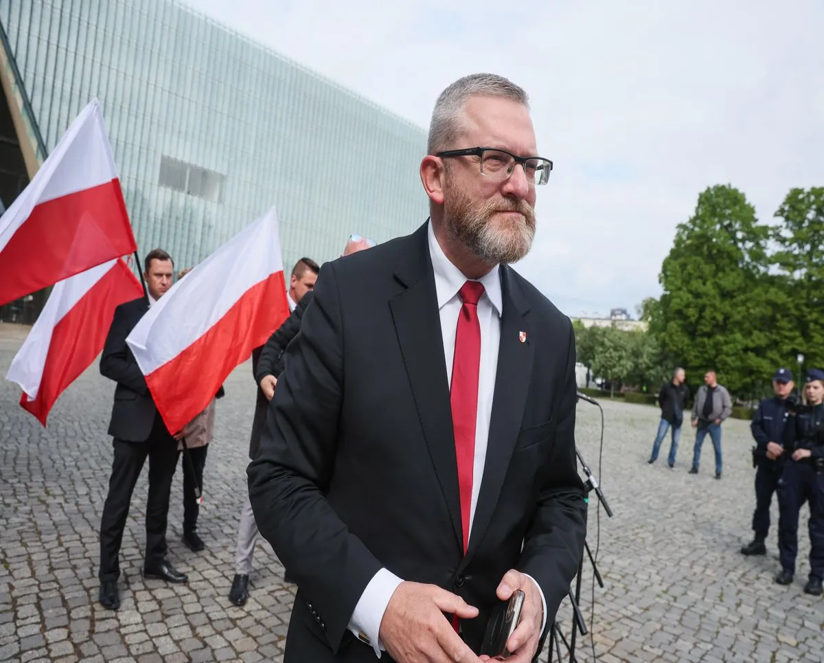 Grzegorz Braun zdecydował. Wskazał, na kogo zagłosuje w drugiej turze