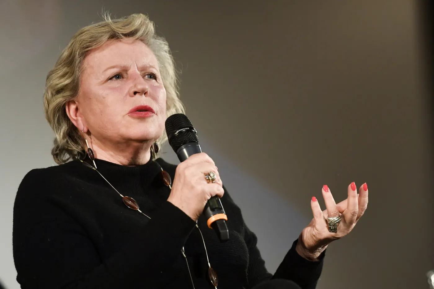 Oburzona Krystyna Janda dosadnie odpowiada oszustom. Okradziono ją