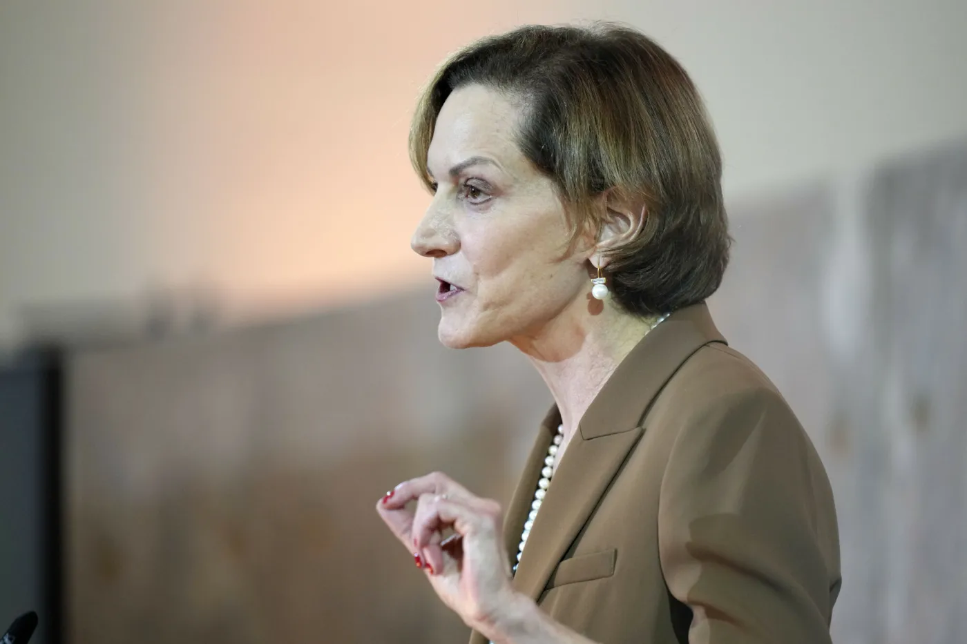 Anne Applebaum: Putin wykorzystuje to, że Polska jest bardzo spolaryzowana