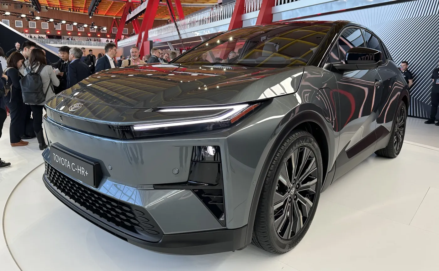 Nowa Toyota C-HR+ sensacją. Cena i gwarancja na 1 milion km hitem