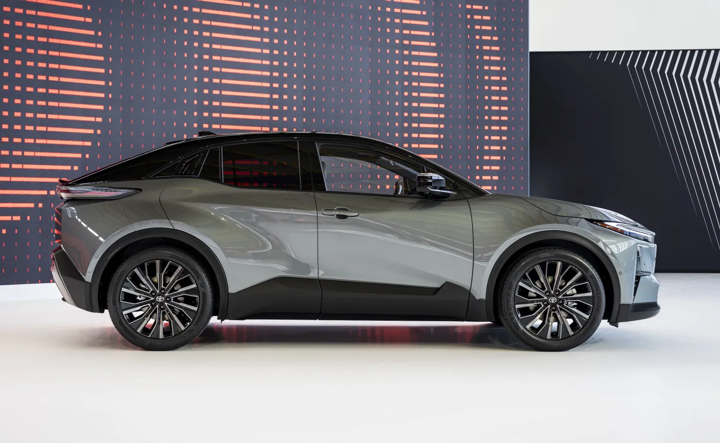 Nowa Toyota C-HR+