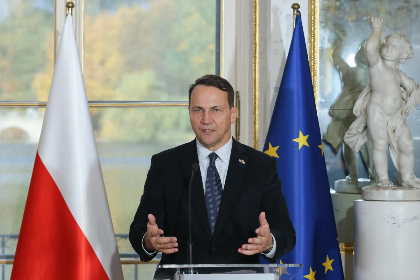 Sikorski: Jeden telefon może zakończyć wojnę w Ukrainie