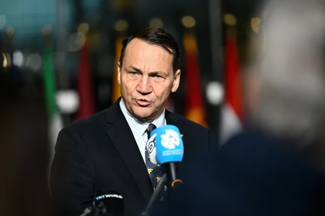 Sikorski: Rosja jest dziś bardziej agresywna niż ZSRR w latach 70.