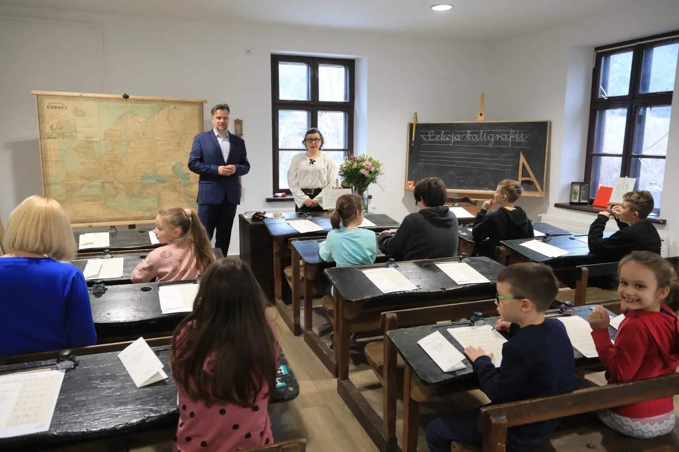 Doświadczeni nauczyciele pominięci. Od stycznia obowiązują "dyskryminujące" przepisy