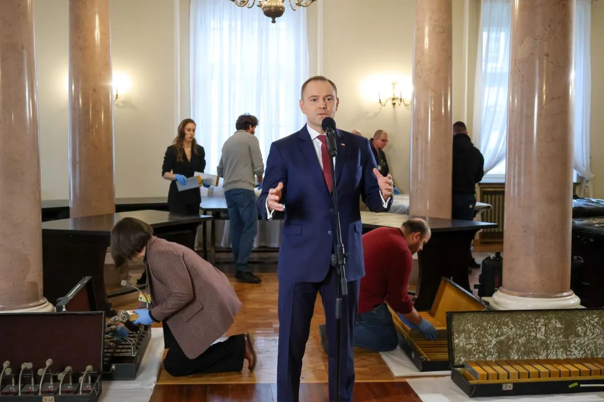 Nawrocki usuwa Okrągły Stół z Pałacu: Dziś skończył się postkomunizm
