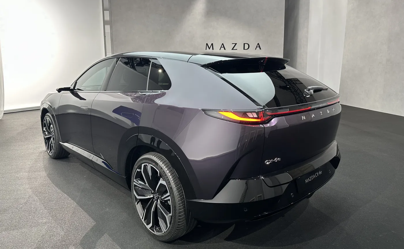 Nowa Mazda CX-6e