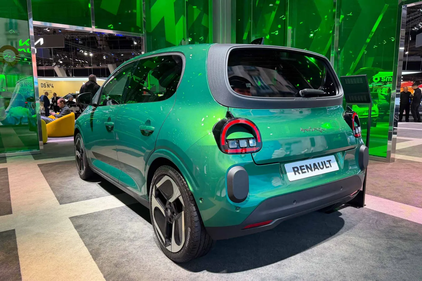 Oto nowe Renault za 44 200 zł. Tanie auta wracają do Polski i biją Chińczyków