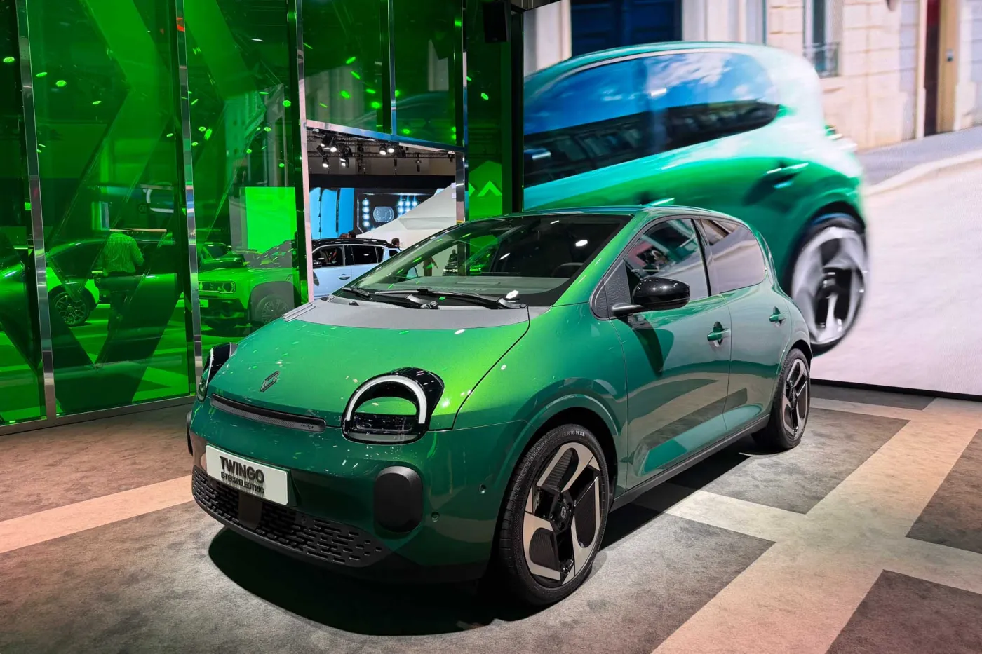 Renault Twingo - Koncern odleciał z ceną i stylem. Oto nowe auto dla ludu. Ile kosztuje?