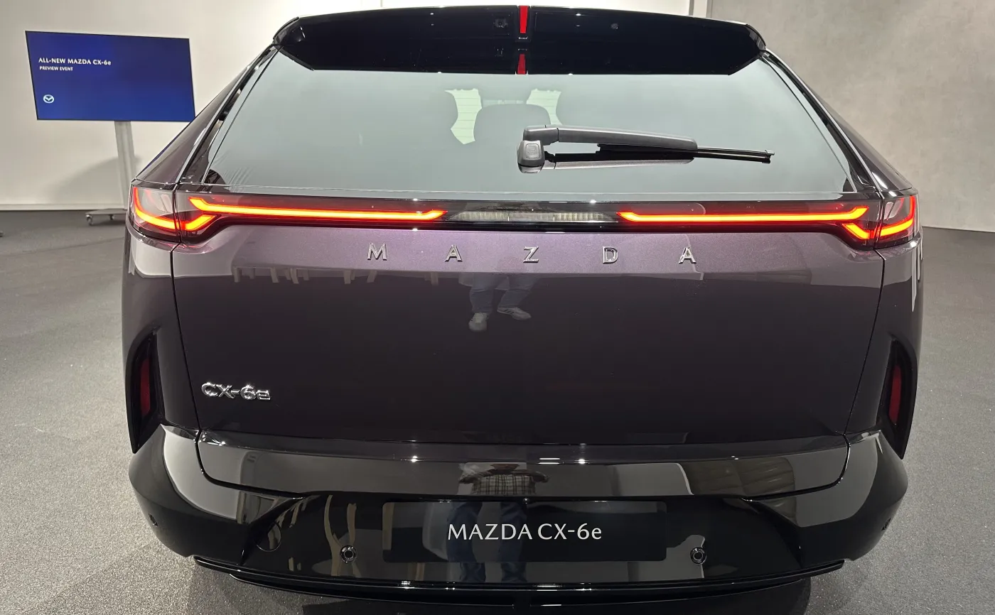 Nowa Mazda CX-6e
