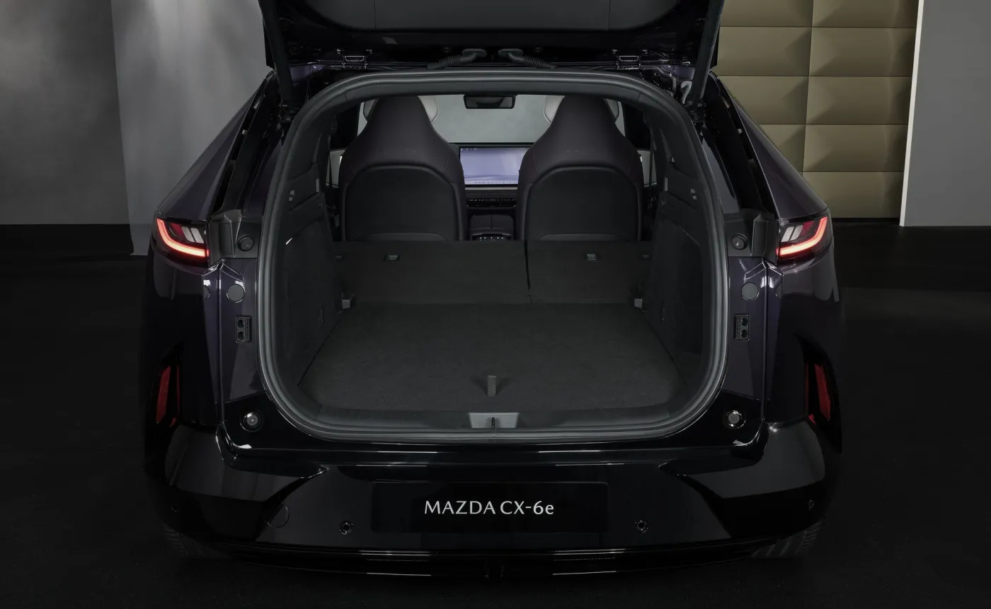 Nowa Mazda CX-6e
