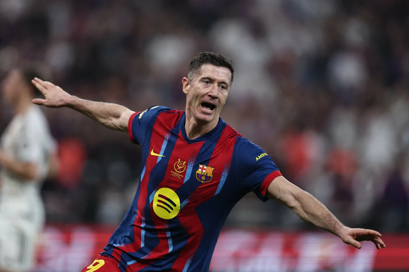 Lewandowski z golem w finale Superpucharu Hiszpanii. Kosmiczna końcówka pierwszej połowy meczu Barcelona - Real Madryt