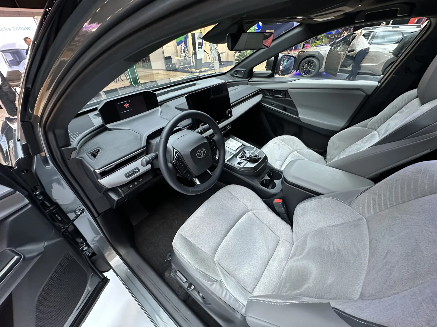 Nowa Toyota C-HR+