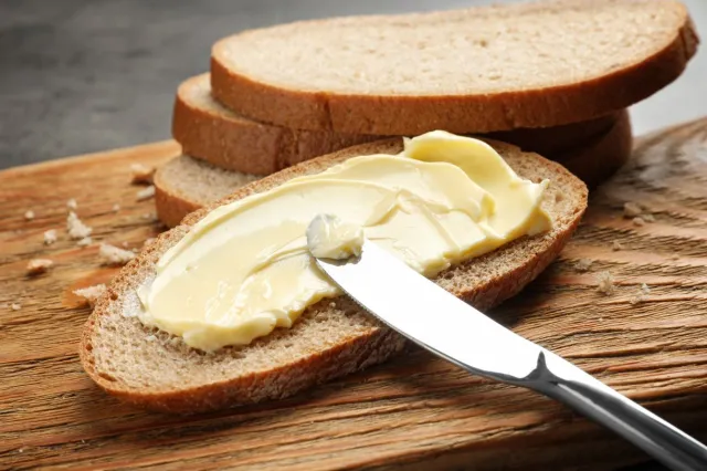 Seniorzy powinni jeść codziennie zamiast masła. Stabilizuje poziom cukru i obniża cholesterol