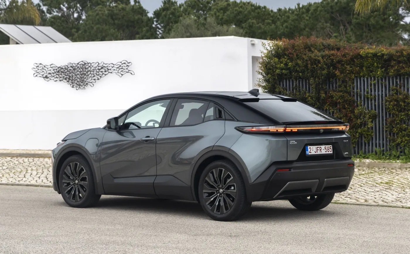Nowa Toyota C-HR+