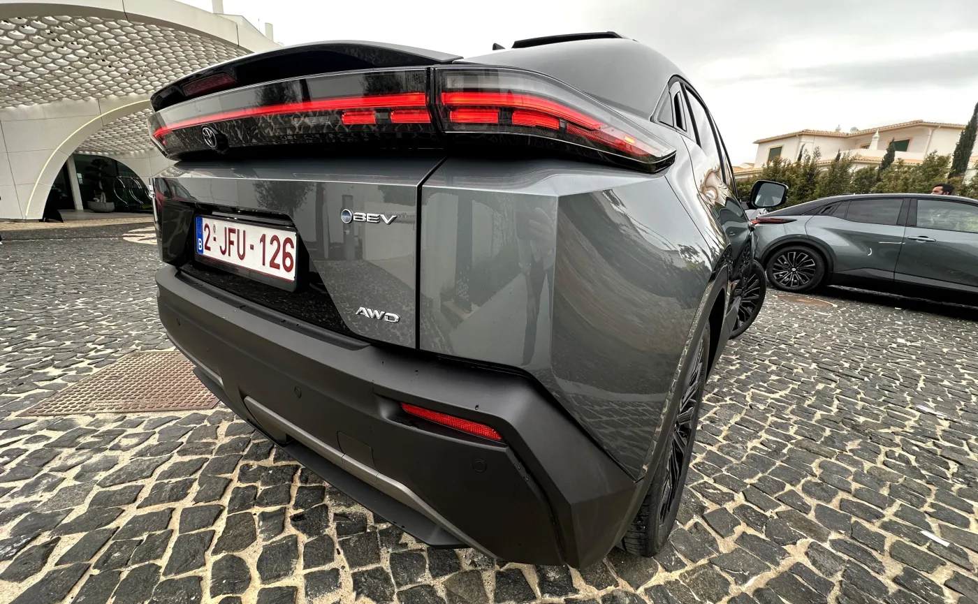 Nowa Toyota C-HR+