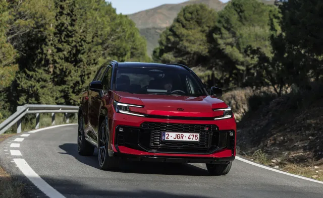 Nowa Toyota na rynku. Oto japońska rakieta dla dużej rodziny. Cena?