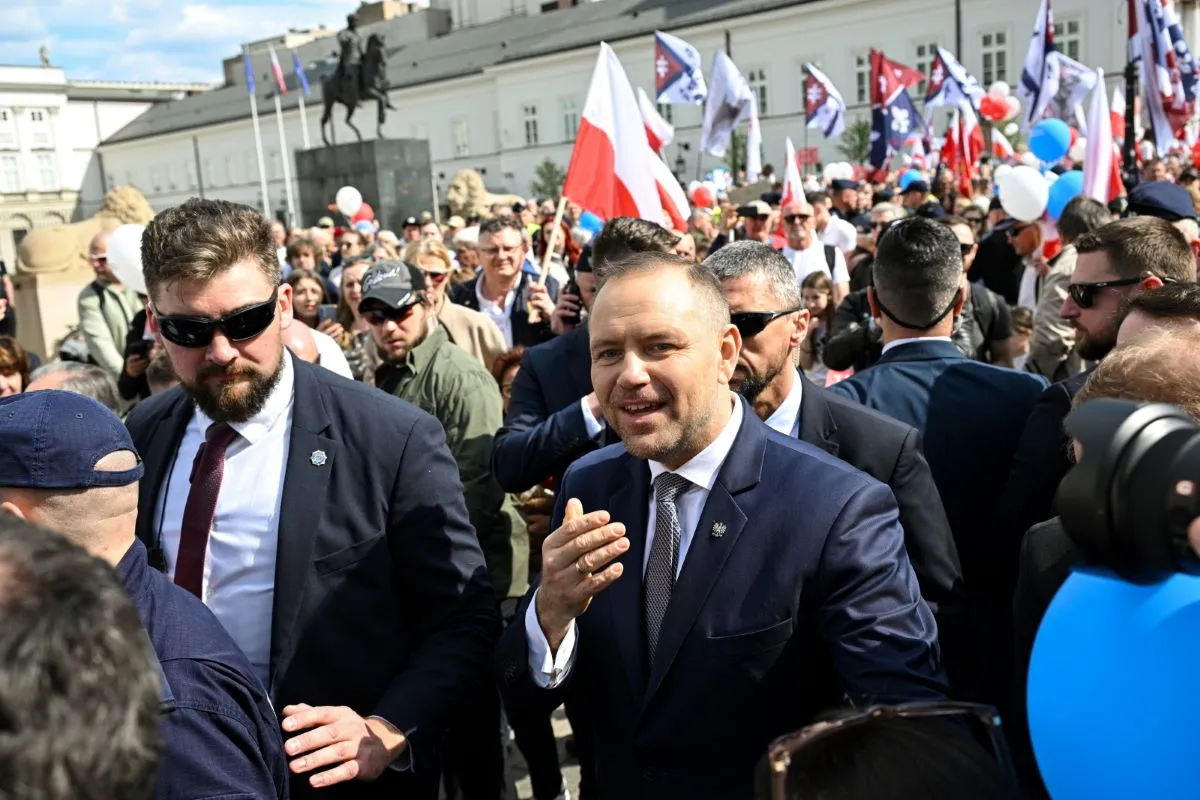 Fala krytyki po kontrowersyjnej nominacji. Prezydent Nawrocki rozważa usunięcie youtubera