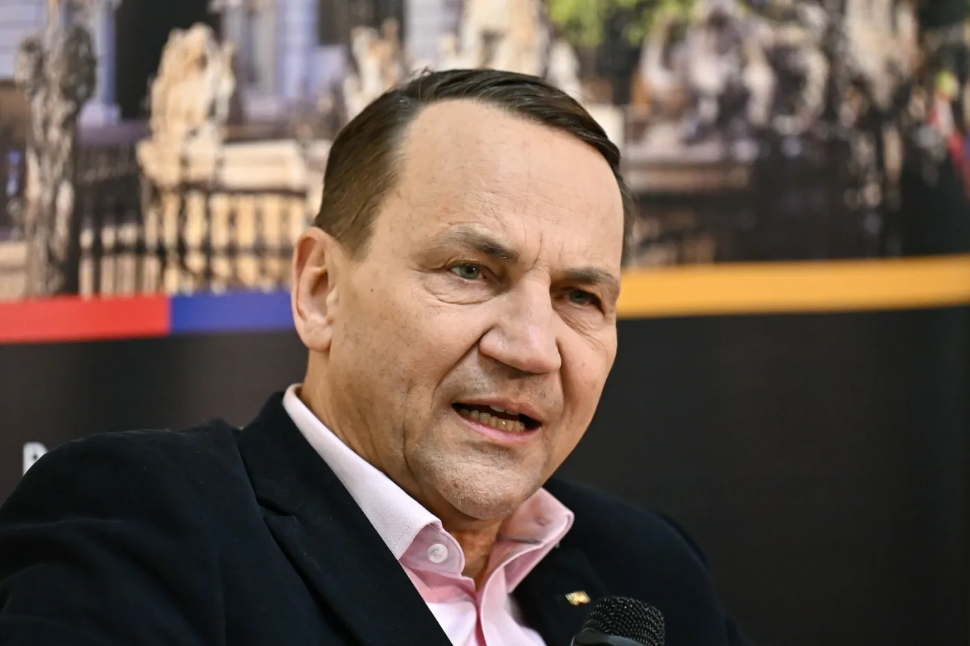 Sikorski we Włoszech: Polacy nie zapomnieli o wojnie w Ukrainie