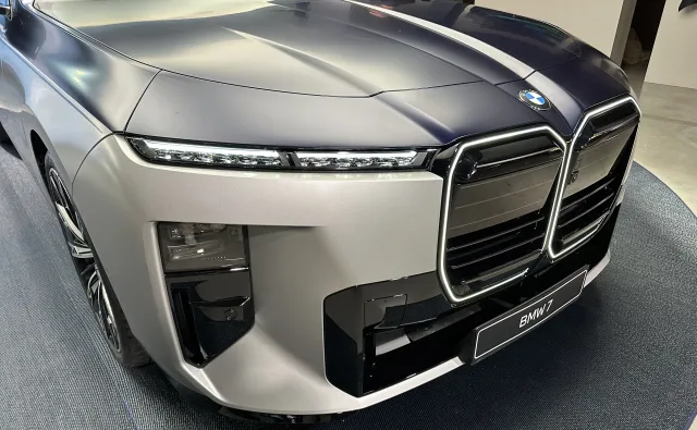 Widziałem nowe BMW na żywo. Szczerze? Już wiem, czemu Polacy kupują je w ciemno. Wielki powrót silnika V8