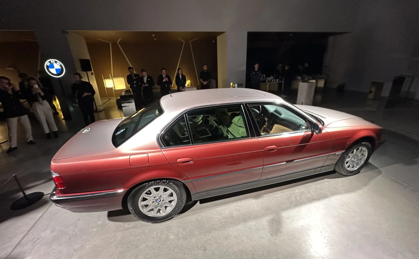 BMW 750iL E32 autorstwa Karla Lagerfelda