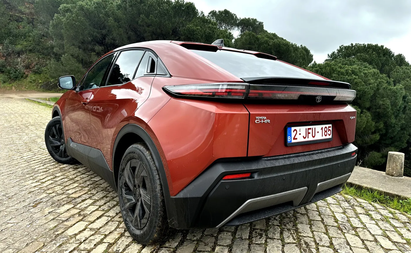 Nowa Toyota C-HR+