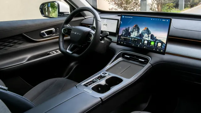 Mechanik prześwietlił Omodę, Jaecoo, Chery, BAIC, MG i BYD. Prawda o naprawach i częściach do chińskich aut
