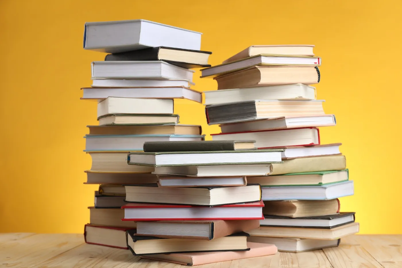 Trudny QUIZ z literatury. Której książki nie napisał ten autor? 15/15 dla moli książkowych