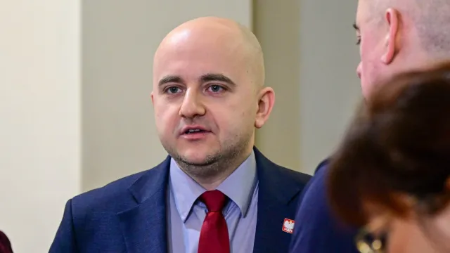 Ostra awantura w PiS. Matecki uderza w Pawłowską, a ona odpowiada bez ogródek: Idź się napić i zwiedzać dachy