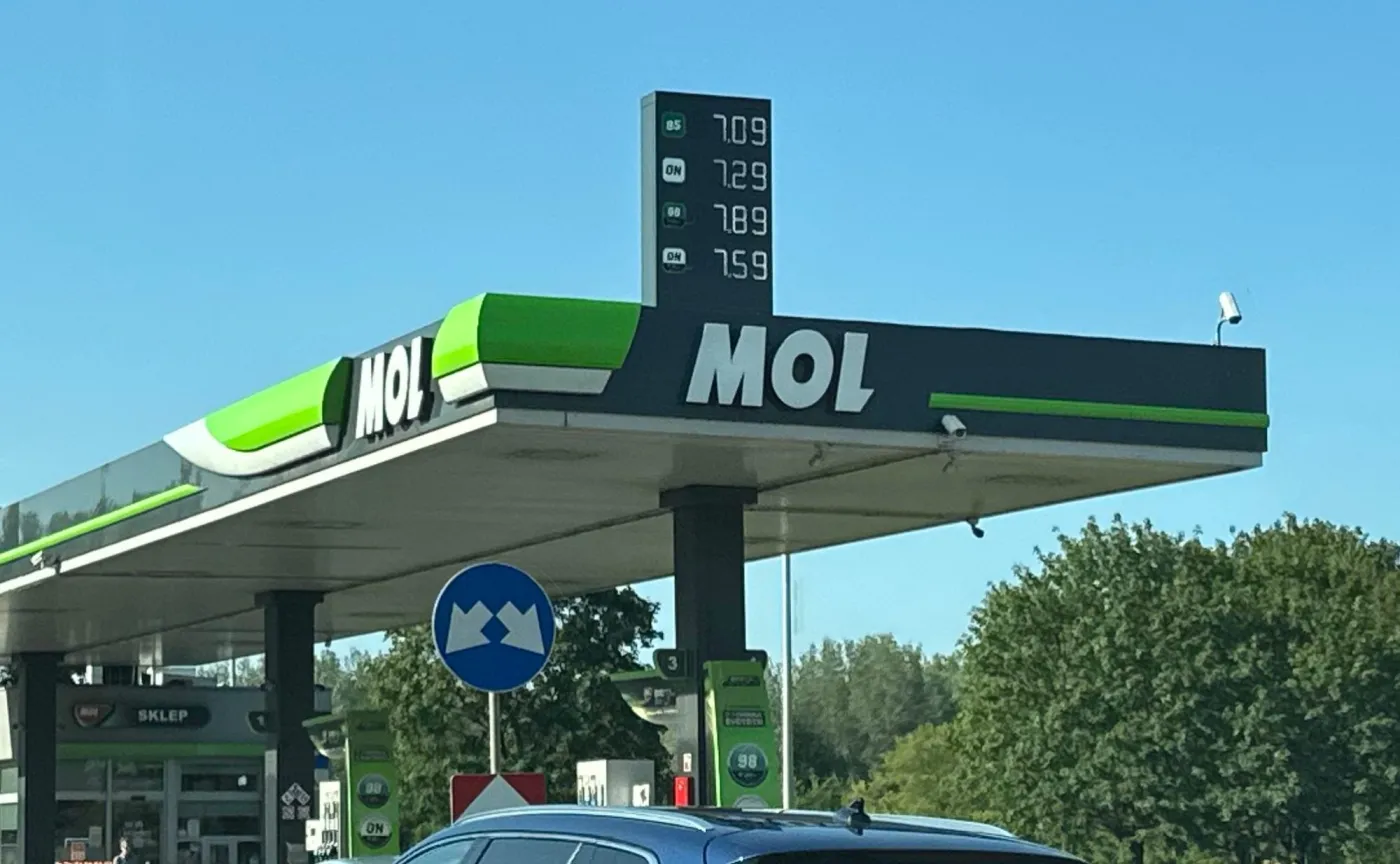Stacja paliw MOL