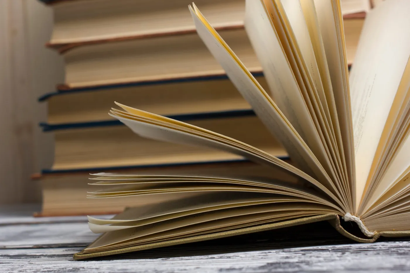 Open,Book,,Hardback,Books,On,Wooden,Table.,Back,To,School.