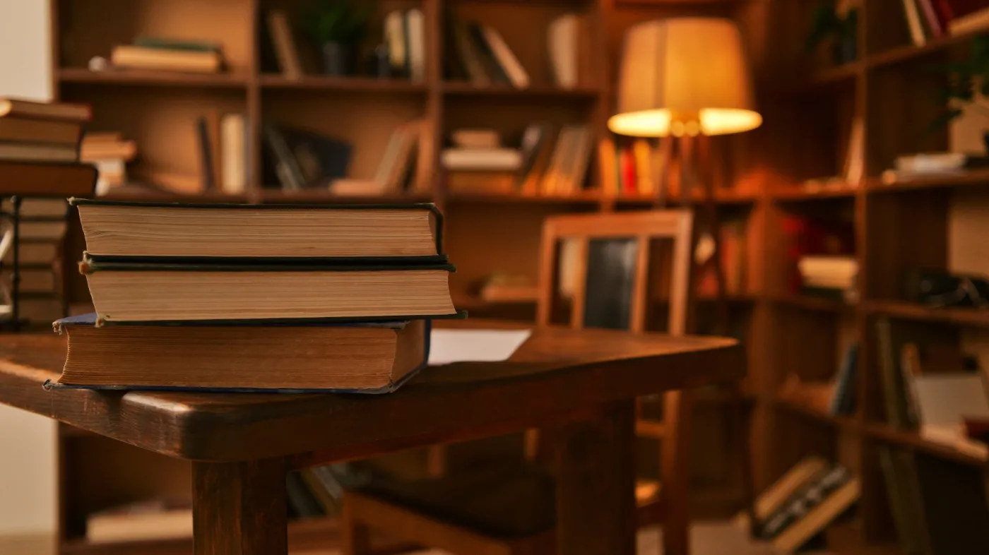 A,Warm,,Inviting,Scene,Unfolds,In,A,Library,,Featuring,A
