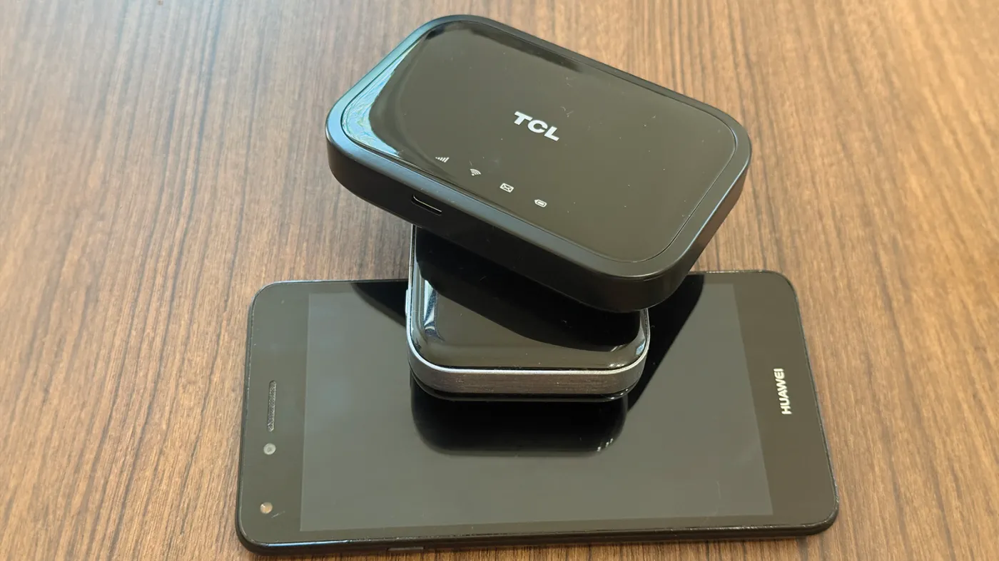 Telefon, router