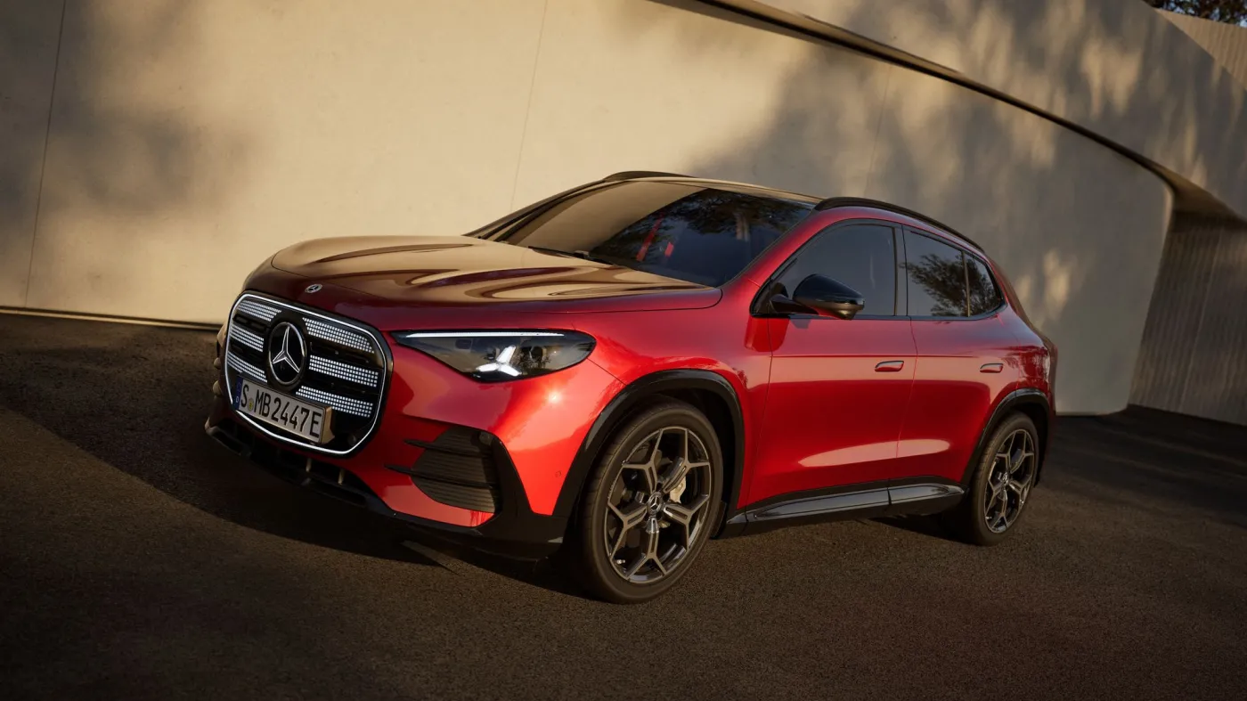 Nowy Mercedes GLA w lakierze Patagonia Red