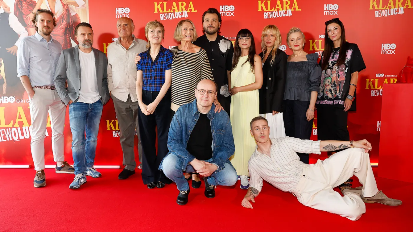 Adam Woronowicz o serialu "Klara. Rewolucja": Kobiety patologicznie kochają...
