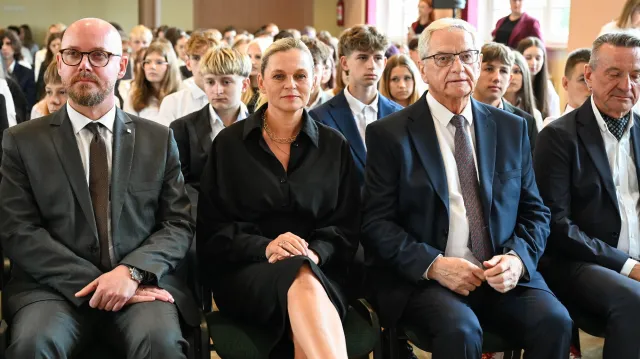Nowy rok szkolny. Wyzwania, reforma i zmiany. "Fake newsy i dezinformacja są naszą codziennością"