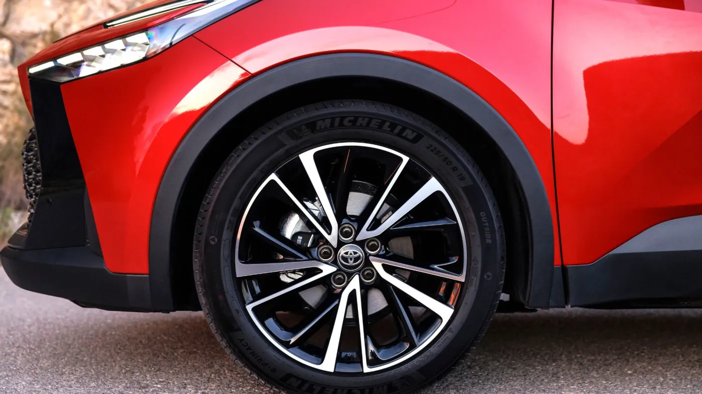 Nowa Toyota C-HR hybryda