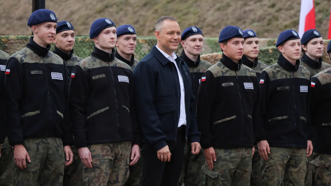 Powszechny dostęp do broni w Polsce? Prezydent Nawrocki wystąpił z propozycją