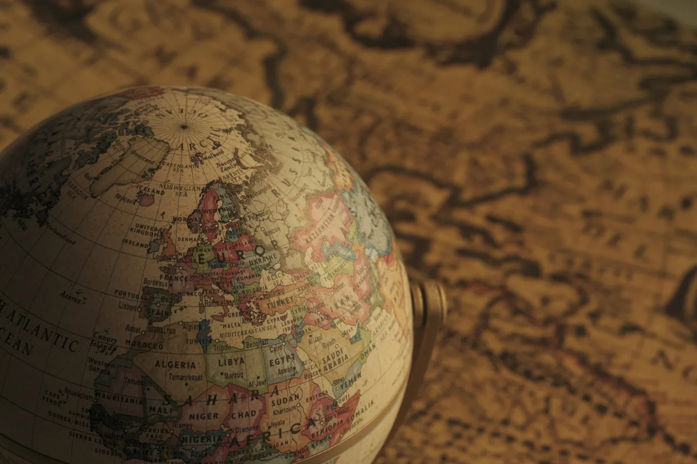 Old,Maps,And,Globes
