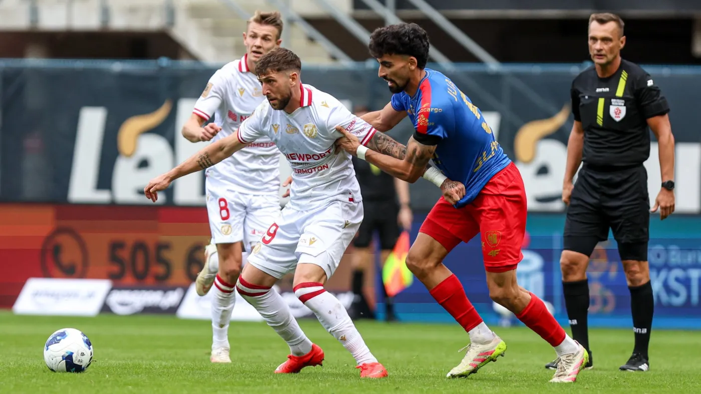 Piast Gliwice wyszarpał zwycięstwo nad Widzewem! Gol w doliczonym czasie rozstrzygnął emocjonujący mecz